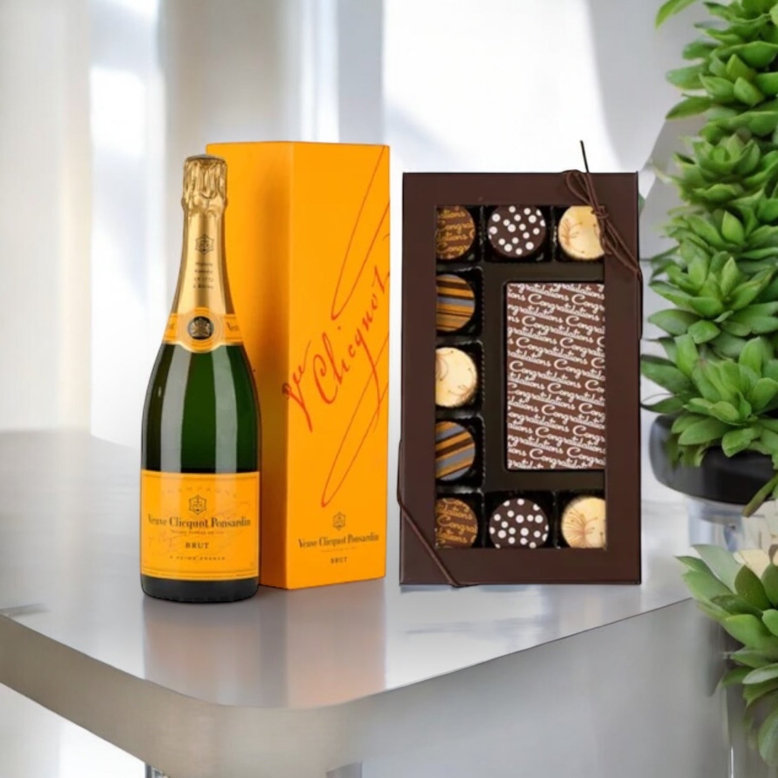 Veuve Clicquot Brut ギフトボックス入り Veuve Clicquot and Godiva Gift Box