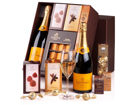 Veuve Clicquot Champagne & Godiva Gift Box