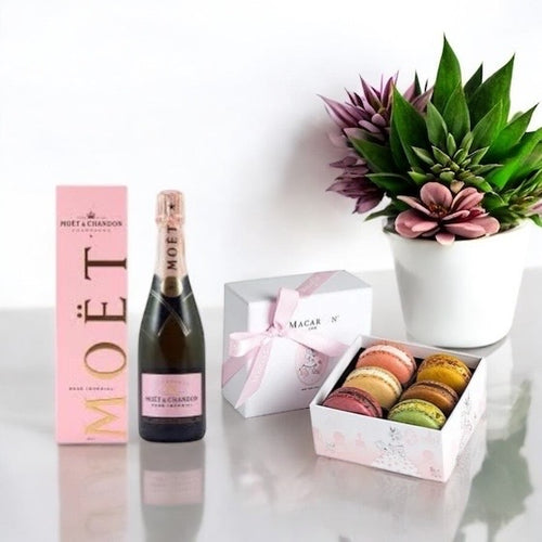 Gift box containing Moet & Candon Rose with 6pc pastel macarons. Gluten free & Kosher